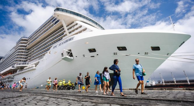 Maceió recebe hoje o maior cruzeiro a navegar em águas brasileiras