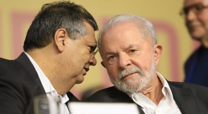 Após terrorismo em Brasília, Flávio Dino apresenta Pacote da Democracia para Lula