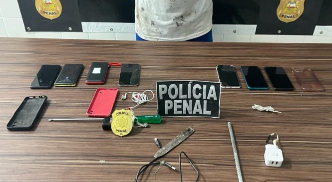 Funcionário é preso em penitenciária tentando passar objetos ilícitos