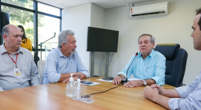 Ronaldo Lessa discute criação de programa estadual para produção da própolis vermelha