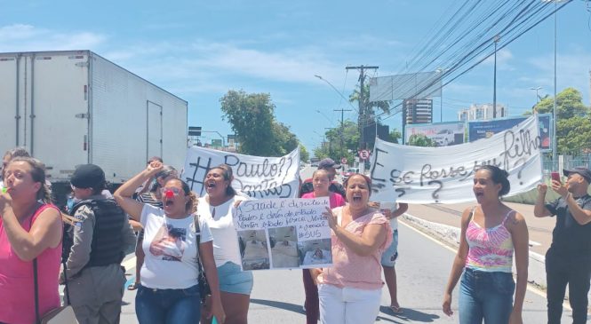 Home care: Famílias protestam na Fernandes Lima e governo reage