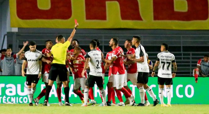 Em jogo de arbitragem confusa, CRB e Ceará empatam pela Copa do Nordeste