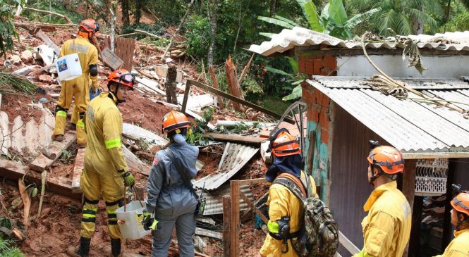 Moradores dizem que não receberam alerta de deslizamento