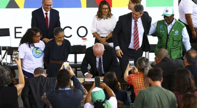 Governo Lula edita medidas para dar protagonismo a catadores de recicláveis