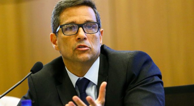 Campos Neto diz a investidores que Brasil faz ‘pouso suave’ na economia