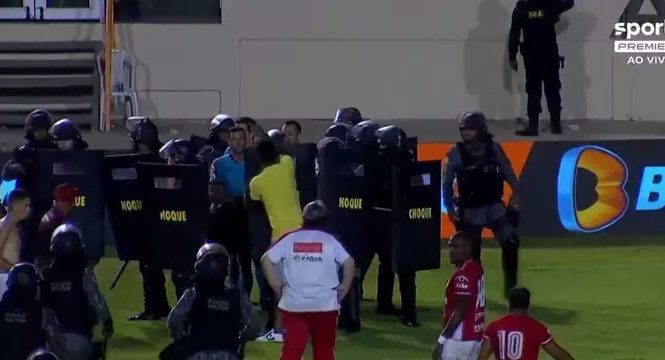 Batalha em Aracaju: Invasão de campo, agressão ao trio de arbitragem e perseguição a Luís Castro marcam classificação do Botafogo na Copa do Brasil