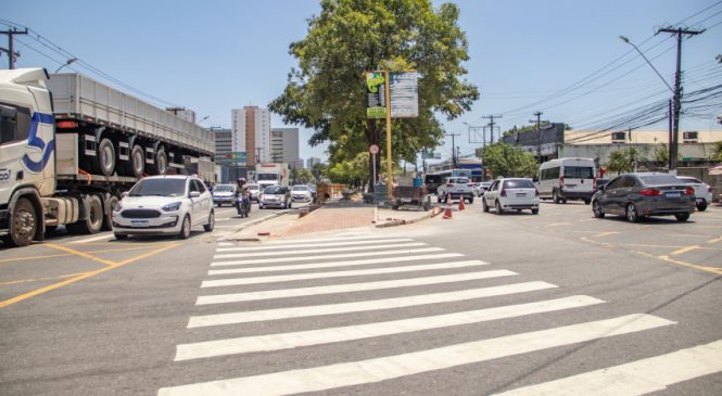 Infraestrutura interdita retornos da Avenida Fernandes Lima para serviços de pavimentação da ciclovia