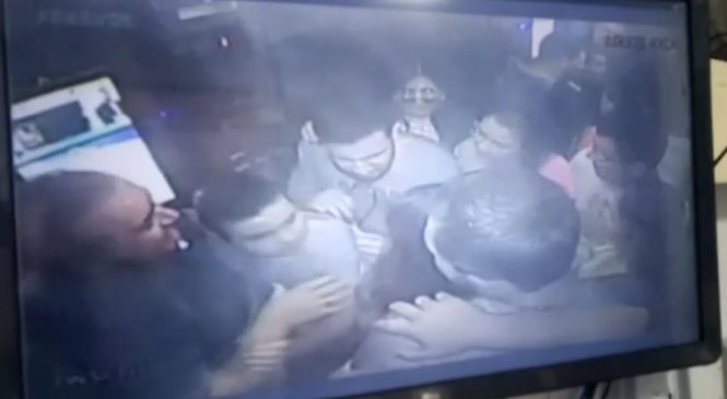 Vídeo: Elevador superlotado despenca em prédio de Maceió