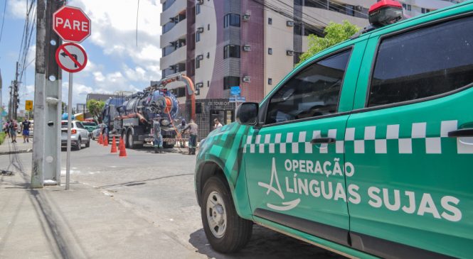 Prefeitura autua BRK Ambiental após empresa despejar esgoto na Ponta Verde