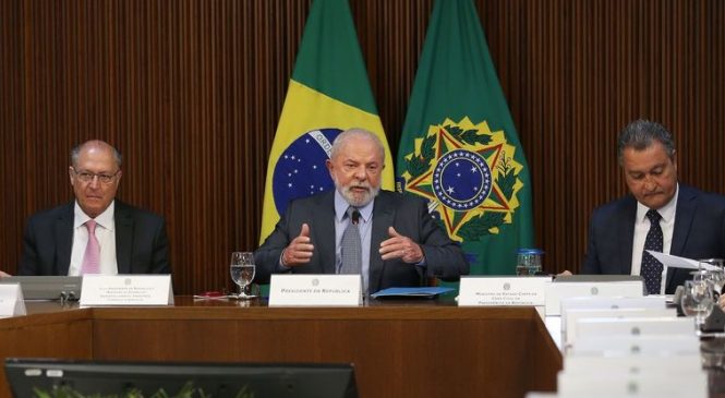 Lula pede mais união entre ministros e que não façam anúncios do governo