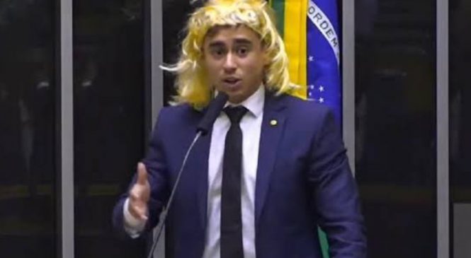 Trans Nicole discursa atacando gente como ela mesma e pode ser cassada