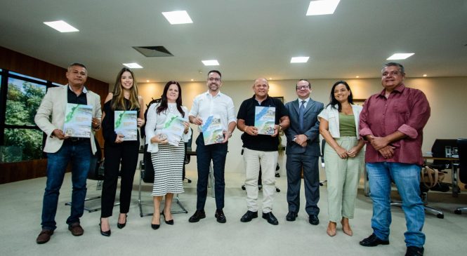 Governo de Alagoas entrega planos diretores de Barra de Santo Antônio e Milagres