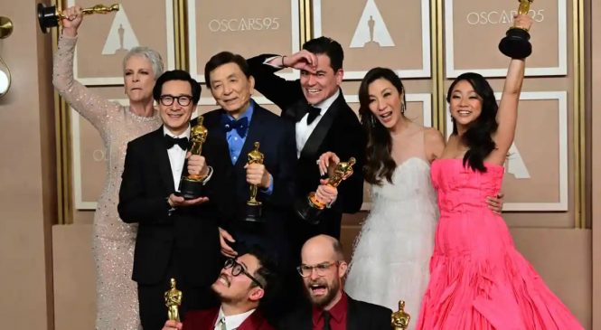 ‘Tudo em Todo Lugar’ é o grande vencedor do Oscar, levando 7 estatuetas