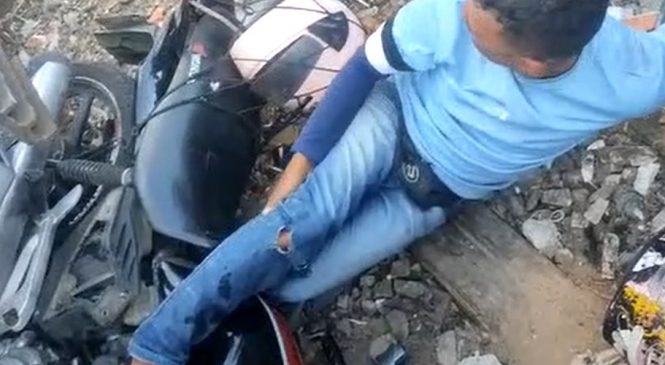 Motociclista ignora sinalização e é atropelado por VLT no Centro de Maceió