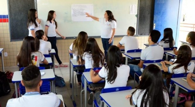Novo ensino médio: relatora propõe aumento de carga horária para formação do aluno