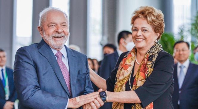 Na posse de Dilma no Banco dos Brics, Lula projeta transações em moedas próprias