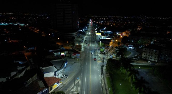 Avenida Menino Marcelo recebe mais de 500 luminárias de LED