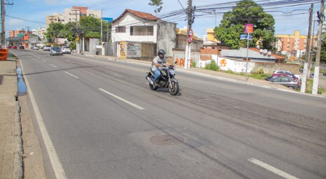 Obras de reparo asfáltico interditam trecho da Avenida Gustavo Paiva nesta sexta