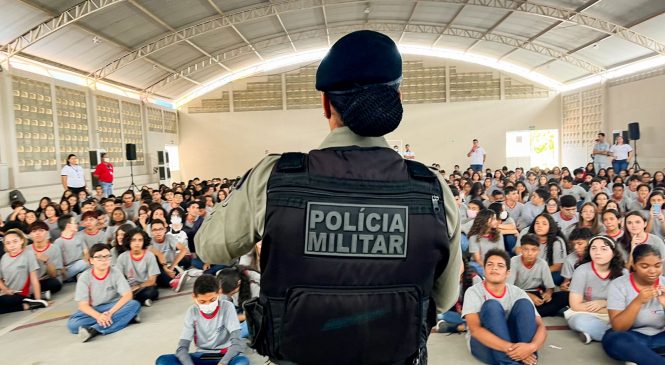 Sesi e Polícia Militar orientam alunos sobre tipos de violência e como agir