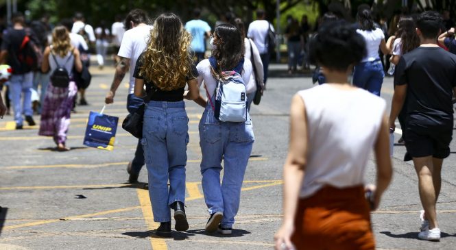 Enem: estudantes podem pedir isenção de taxa a partir desta segunda