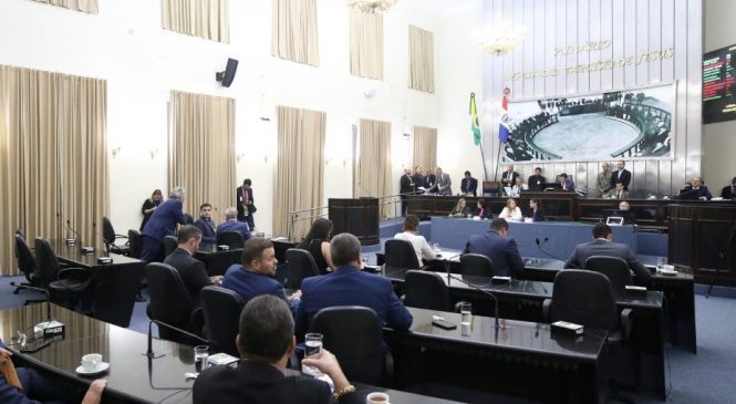 Deputados debatem projeto de reajuste do Bolsa Escola 10