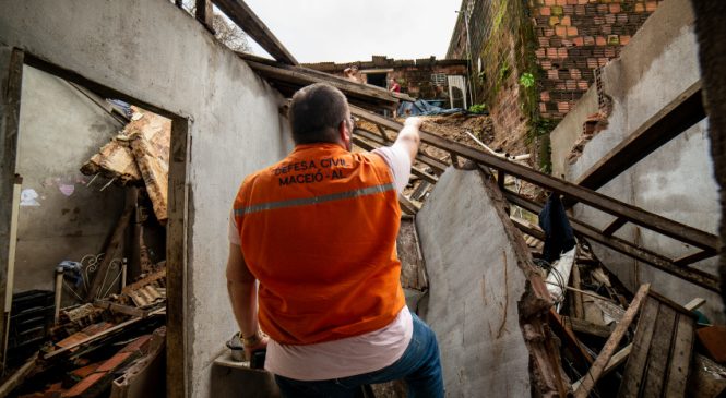 Vistorias da Defesa Civil de Maceió identificam riscos em residências