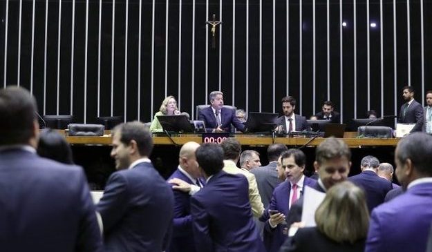 Votação do PL das Fake News é adiada