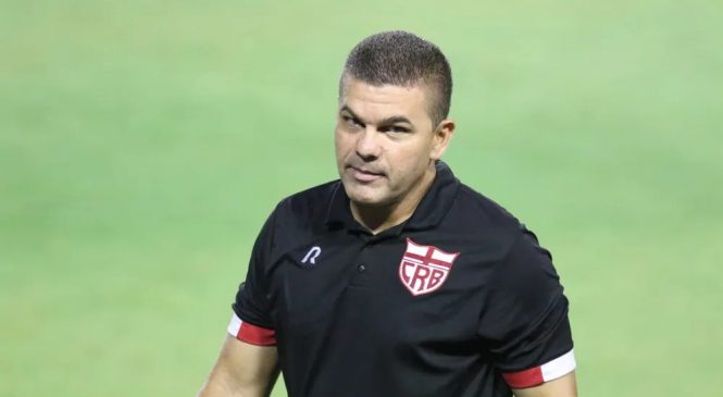 Umberto Louzer deixa comando do CRB após derrota para o Juventude