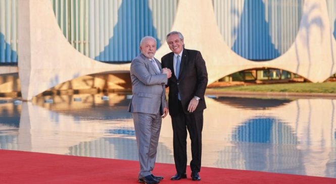 Lula tentará ajuda financeira dos Brics à Argentina