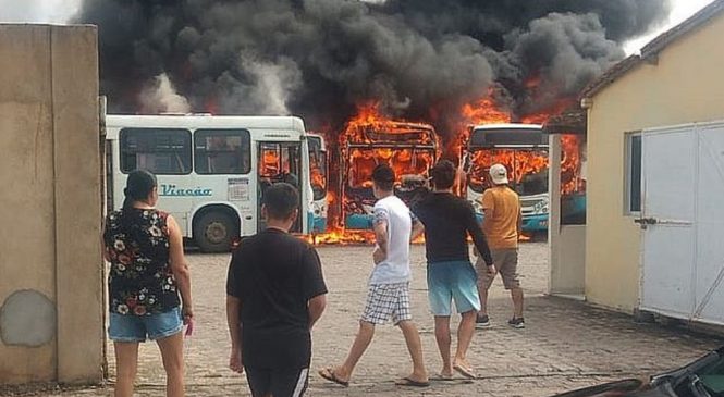 Inquérito vai apurar incêndio em garagem de ônibus de Arapiraca