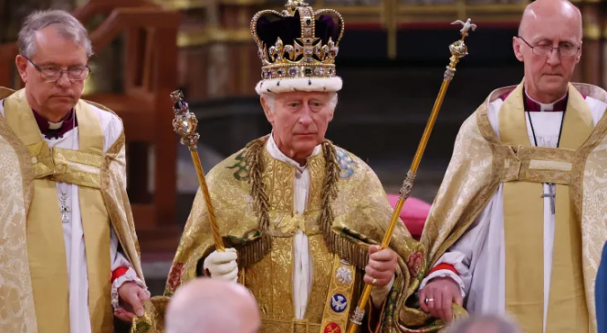 Charles III é coroado Rei do Reino Unido, em Londres