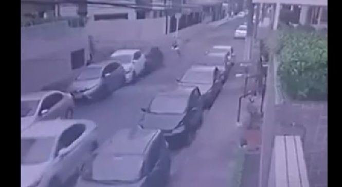 Vídeo: Motorista em alta velocidade atropela duas pessoas na Ponta Verde