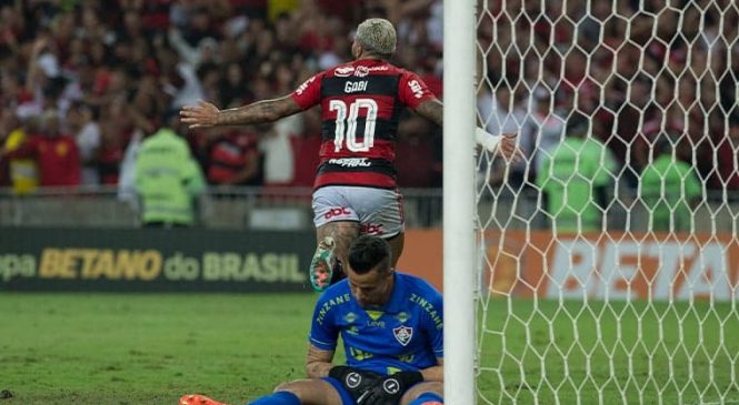 Flamengo bate o Fluminense e avança às quartas da Copa do Brasil