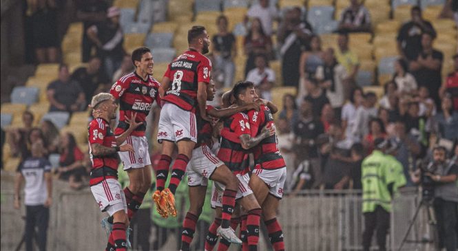 Flamengo atropela o Vasco e assume a 5ª colocação do Brasileirão