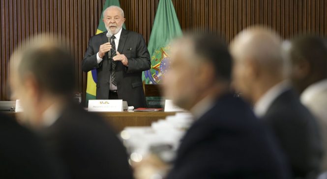 Lula veta trechos de lei que acabava com dedicação exclusiva de servidores
