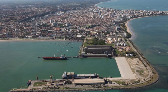 Paulão denuncia terminal de ácido sulfúrico no porto de Maceió a ministra Marina