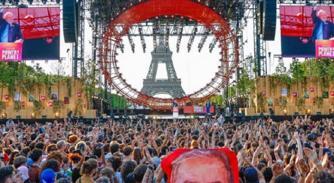 Lula é ovacionado em Paris ao falar em festival na defesa da Amazônia