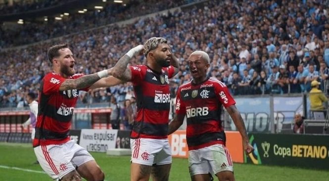 Flamengo bate o Grêmio em Porto Alegre e se aproxima da decisão da Copa do Brasil