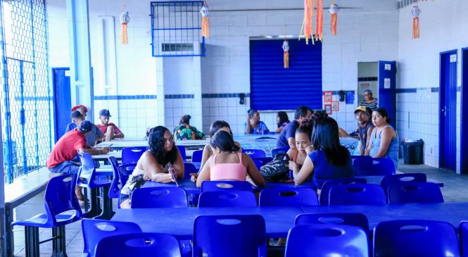 Escolas da rede estadual acolhem donativos e famílias desabrigadas em Alagoas