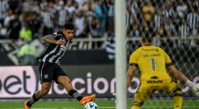 Botafogo supera saída de Luís Castro, vence o Vasco e segue firme na ponta do Brasileirão