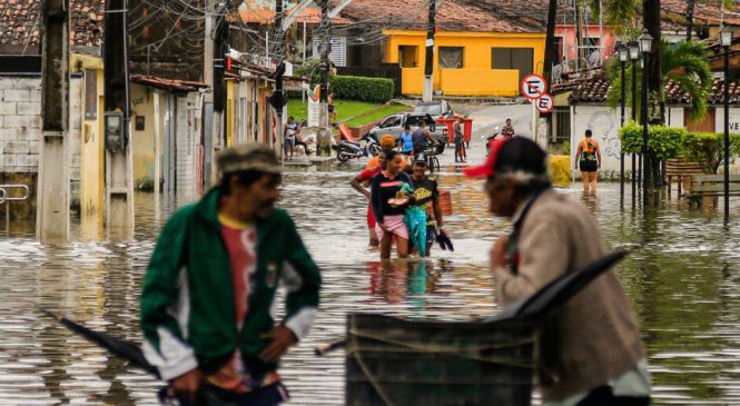 Maceió em alerta contra queda de barreiras e os rotineiros alagamentos na periferia