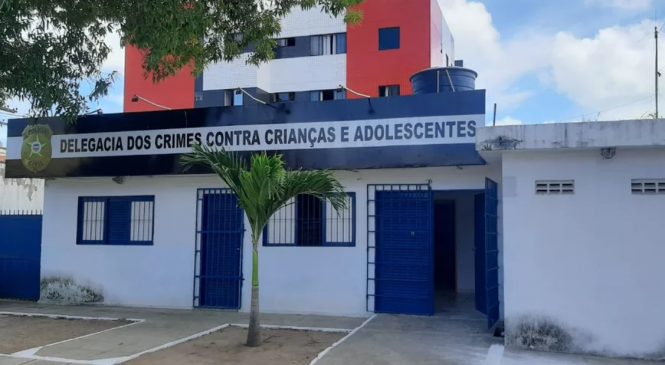 Presa no Jaraguá mãe que queimou com ovo quente nádegas de filho homossexual de 9 anos