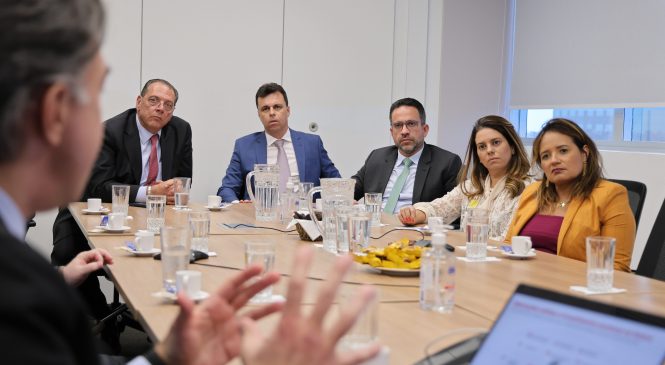 Governador discute ampliação de conectividade em Alagoas