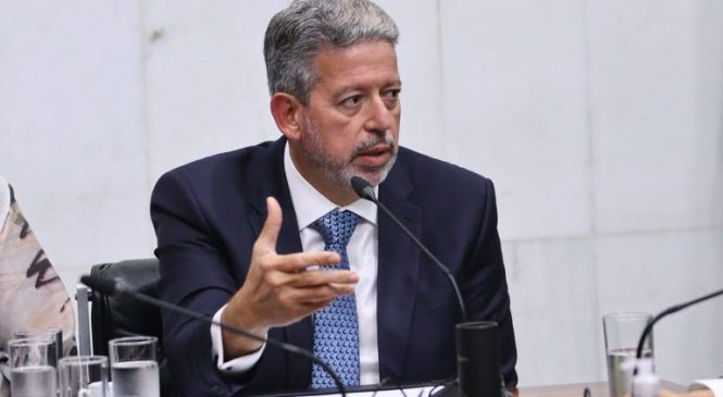 Arthur Lira propõe votar reforma administrativa para acabar com privilégios, mas no futuro