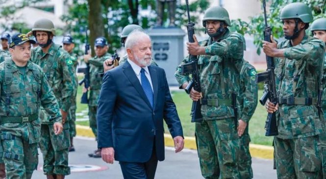 Senadores querem acabar com pensões de filhos de militares e enviam proposta a Lula