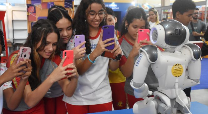 Estande do Sesi traz o futuro à Bienal do Livro de Alagoas