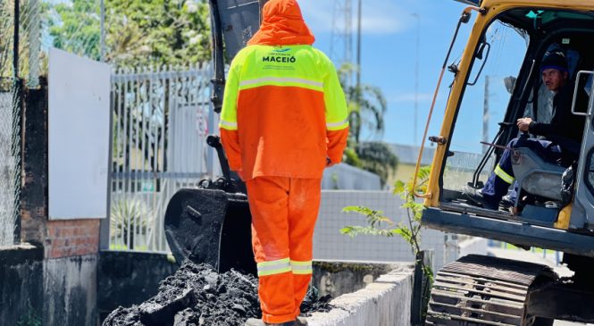 Alurb retira mais de 330 toneladas de detritos do Riacho do Sapo, na Mangabeiras