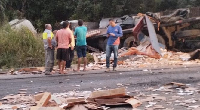 Carreta perde os freios e acidente deixa feridos em rodovia de Marechal Deodoro