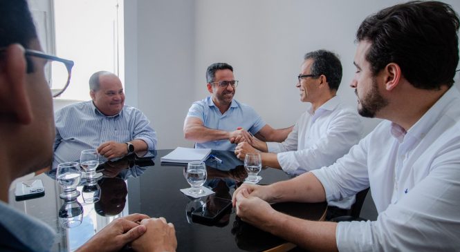 Governador reúne gestores e garante repasses da Sesau para Uncisal