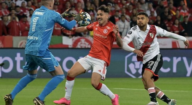 Inter supera River Plate nas penalidades e avança às quartas da Libertadores em noite de quebra de recorde